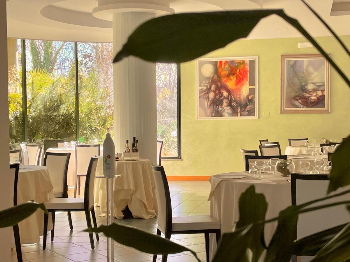 Hotel Santacroce Meeting Сулмона Екстериор снимка