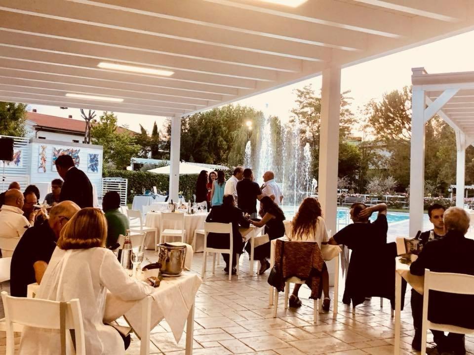 Hotel Santacroce Meeting Сулмона Екстериор снимка