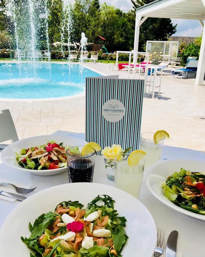 Hotel Santacroce Meeting Сулмона Екстериор снимка