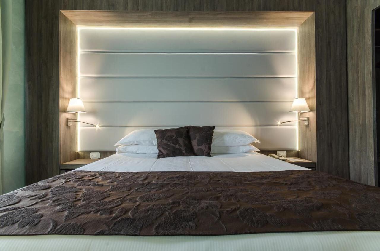 Hotel Santacroce Meeting Сулмона Екстериор снимка