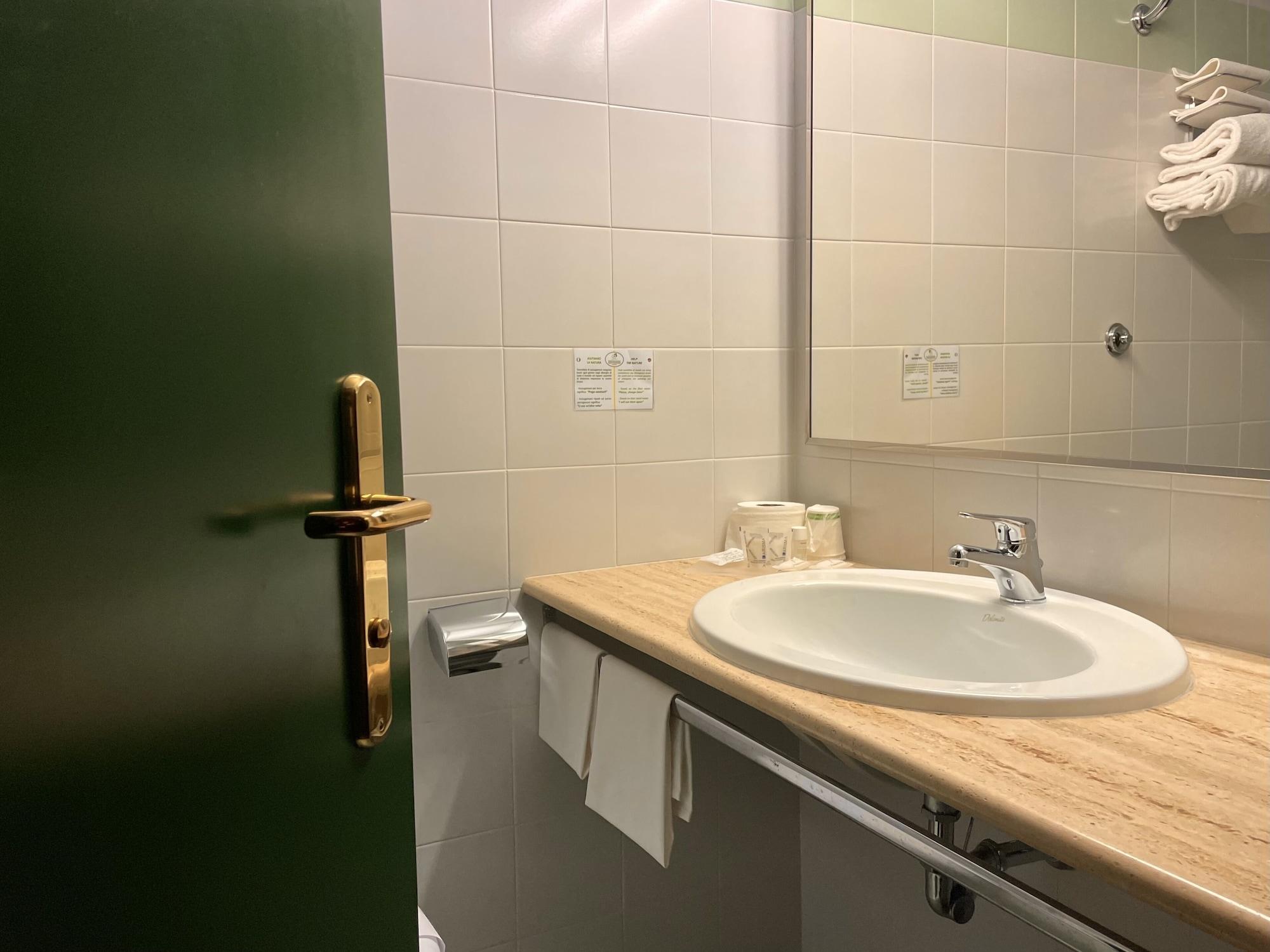 Hotel Santacroce Meeting Сулмона Екстериор снимка