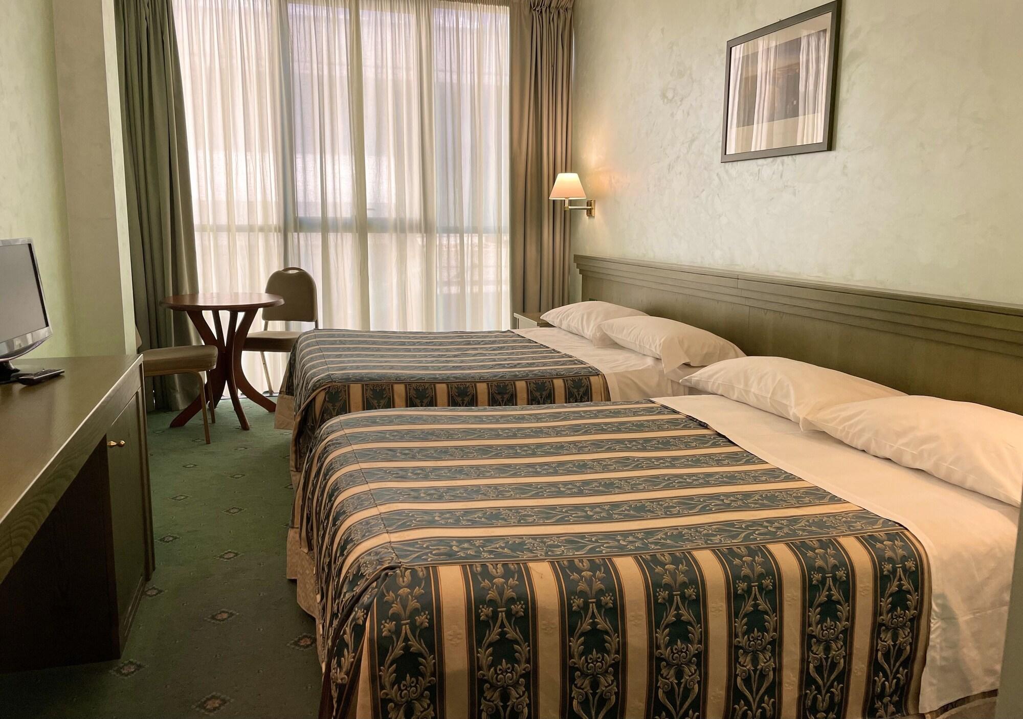 Hotel Santacroce Meeting Сулмона Екстериор снимка