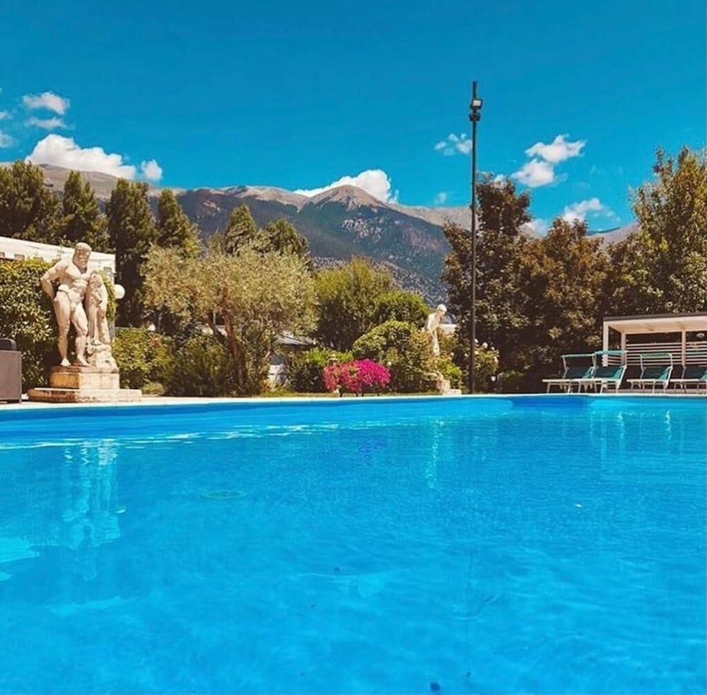 Hotel Santacroce Meeting Сулмона Екстериор снимка