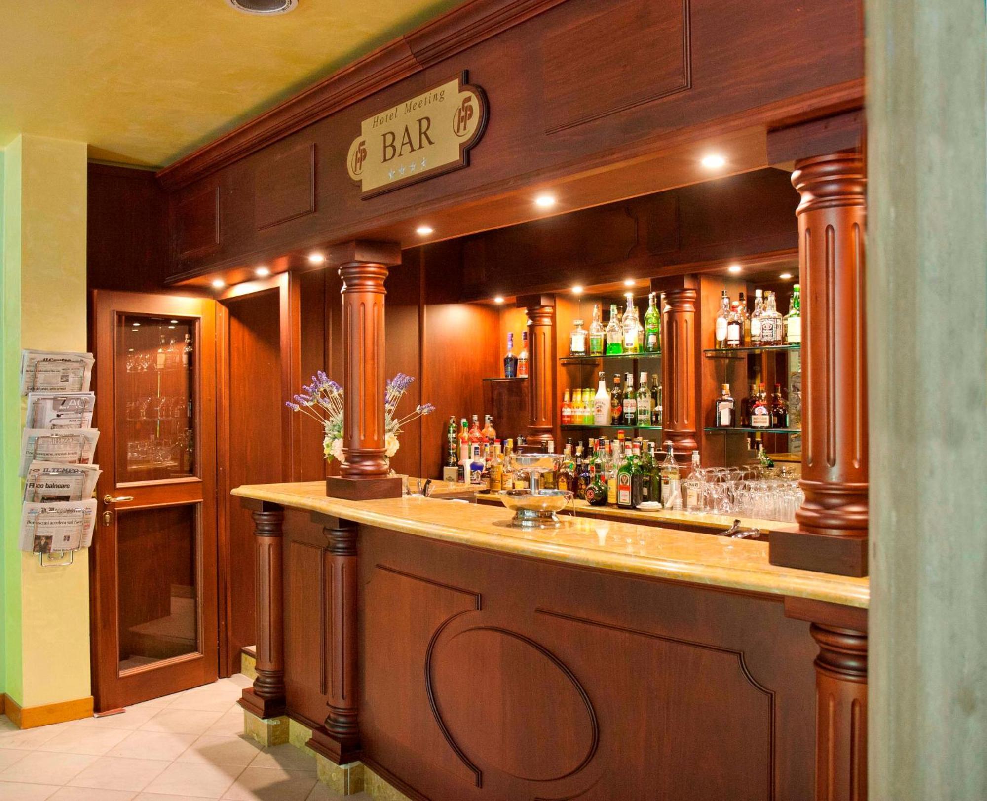 Hotel Santacroce Meeting Сулмона Екстериор снимка