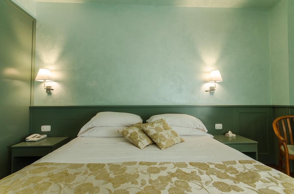 Hotel Santacroce Meeting Сулмона Екстериор снимка
