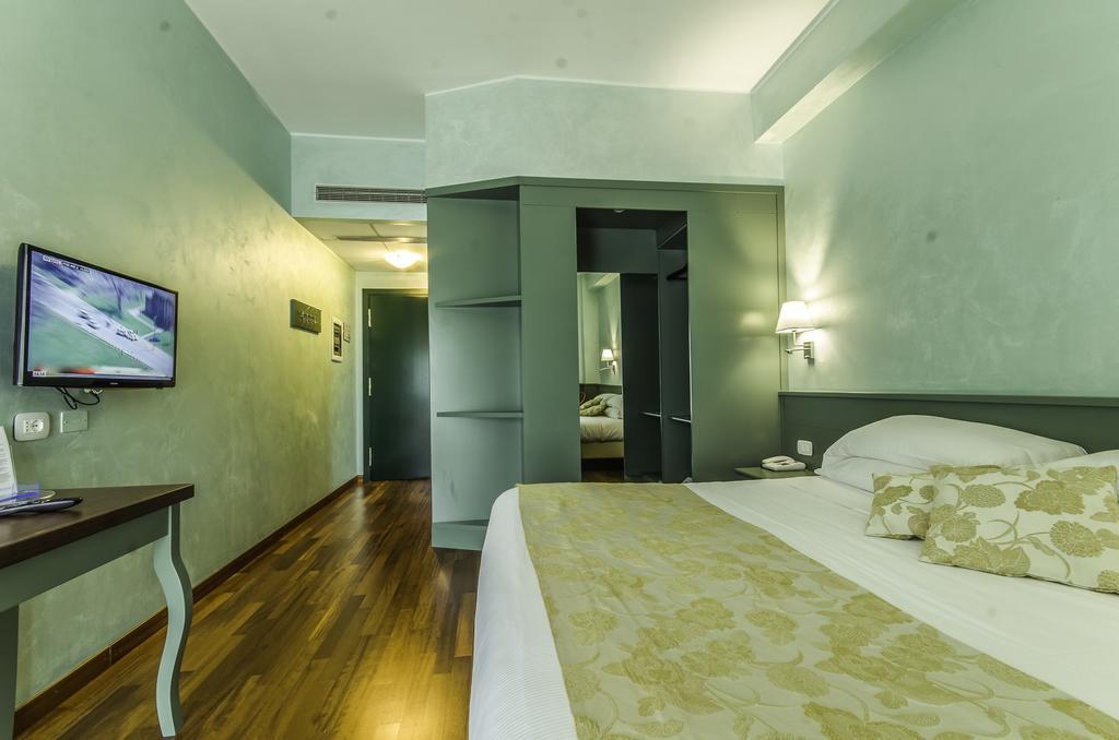 Hotel Santacroce Meeting Сулмона Екстериор снимка