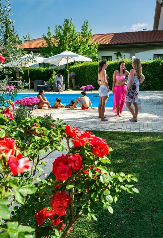Hotel Santacroce Meeting Сулмона Екстериор снимка