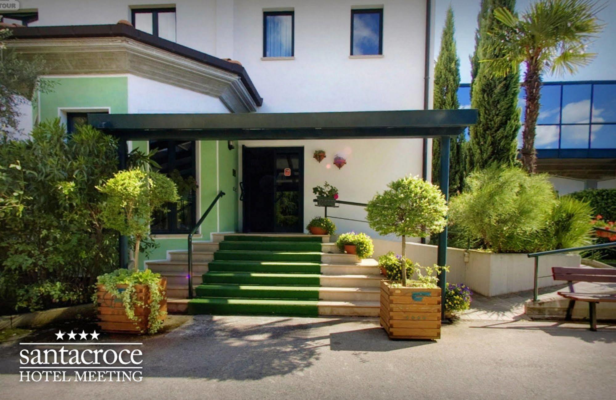 Hotel Santacroce Meeting Сулмона Екстериор снимка