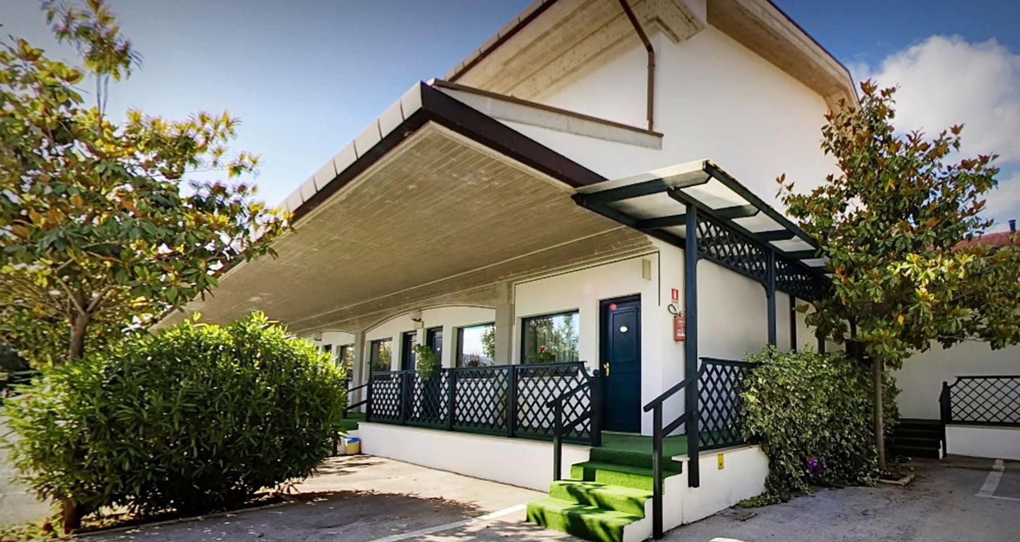 Hotel Santacroce Meeting Сулмона Екстериор снимка
